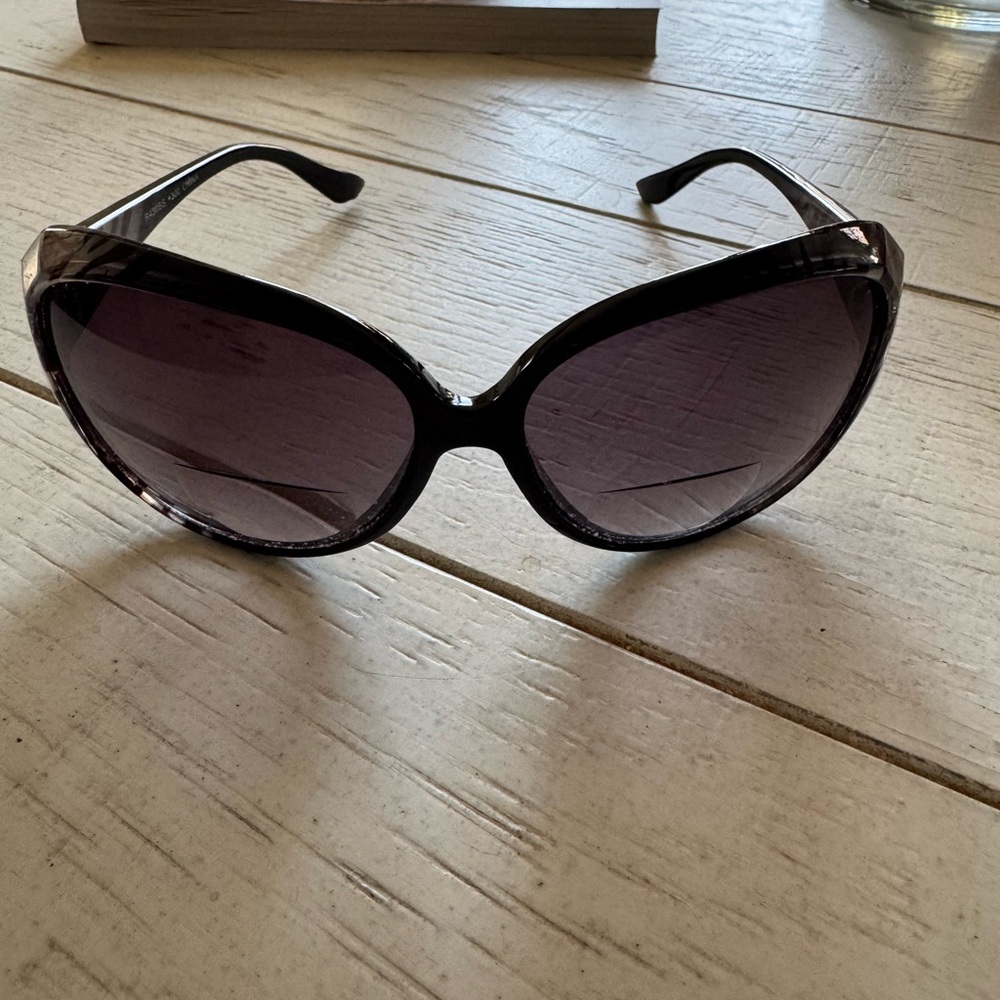 Bi-Focal Oversized Black Reading Sunglasses with Cat-Eye Frame